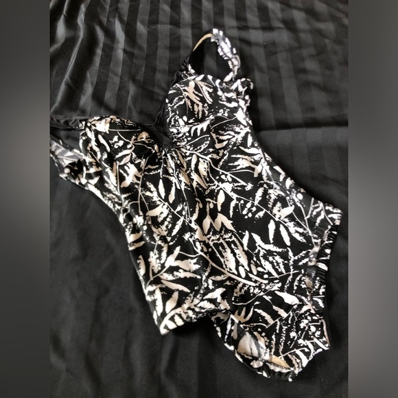 Vtg Black and White One Piece Swimsuit - Picture 10 of 13